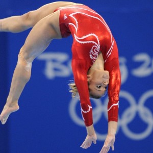 爱游戏在线-《专题报道：电竞选手的日常训练与生活》，电竞选手的标准